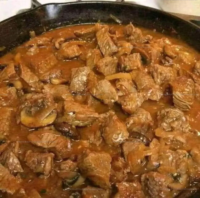 What Makes Beef Tips with Mushrooms So Cozy